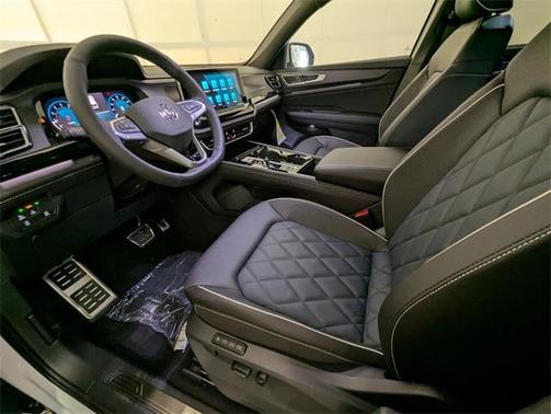 2025 Volkswagen Atlas Cross Sport 2.0T SEL Premium R-Line