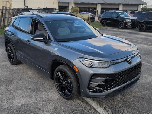 2025 Volkswagen Tiguan 2.0T SE R-Line Black