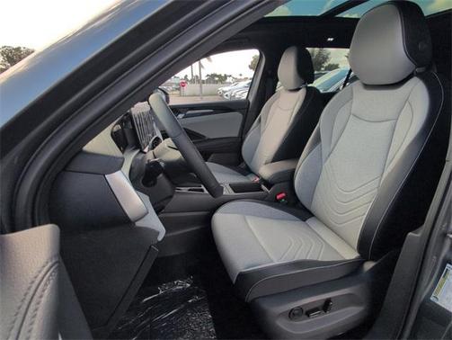 2025 Volkswagen Tiguan 2.0T SE R-Line Black