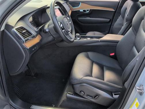 2025 Volvo XC90 Plug-In Hybrid T8 Core 7-Seater