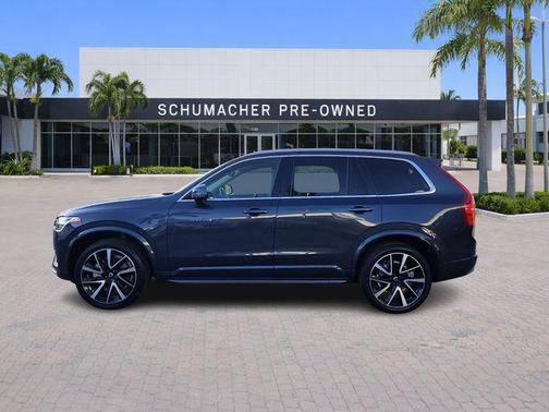 2022 Volvo XC90 T6 Momentum 7 Passenger