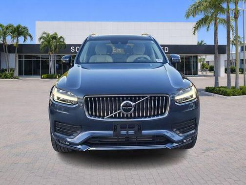 2022 Volvo XC90 T6 Momentum 7 Passenger