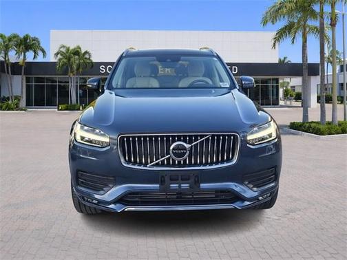 2022 Volvo XC90 T6 Momentum 7 Passenger
