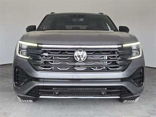 2025 Volkswagen Atlas Cross Sport 2.0T SEL R-Line Black