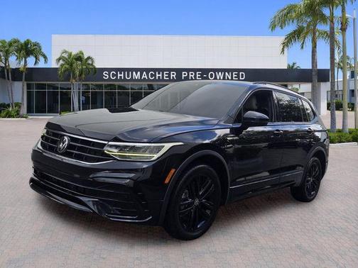 Deep Black Pearl Effect 2022 Volkswagen Tiguan 2.0T SE R-Line Black