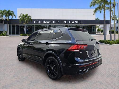 Deep Black Pearl Effect 2022 Volkswagen Tiguan 2.0T SE R-Line Black