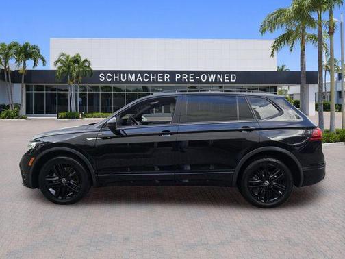 Deep Black Pearl Effect 2022 Volkswagen Tiguan 2.0T SE R-Line Black