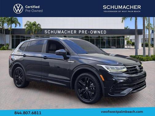 Deep Black Pearl Effect 2022 Volkswagen Tiguan 2.0T SE R-Line Black