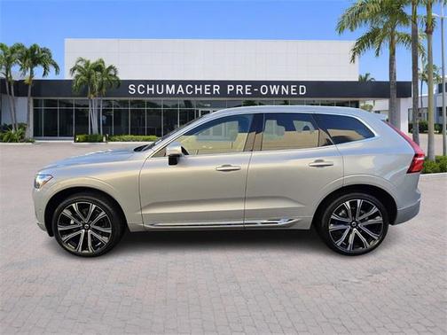 2023 Volvo XC60 B5 Ultimate Bright Theme