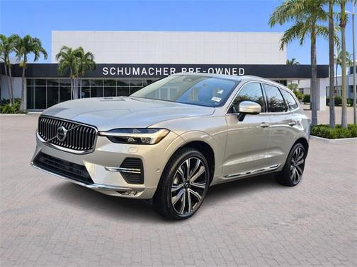2023 Volvo XC60 B5 Ultimate Bright Theme