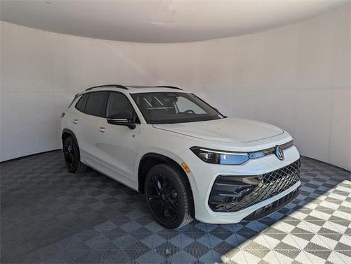 2025 Volkswagen Tiguan 2.0T SE R-Line Black