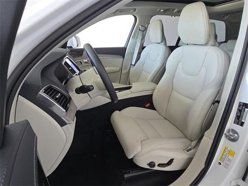 2024 Volvo XC90 B6 Ultimate Bright Theme 7-Seater