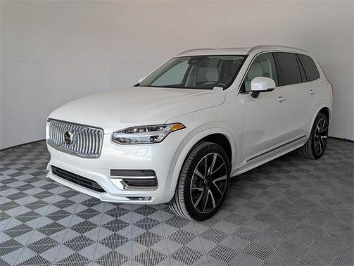 2023 Volvo XC90 B5 Plus