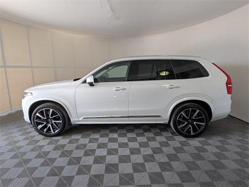 2023 Volvo XC90 B5 Plus
