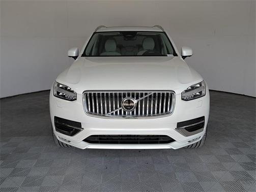 2023 Volvo XC90 B5 Plus