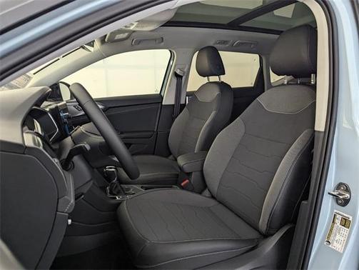 2026 Volkswagen Taos 1.5T SE Black