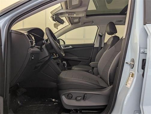 2026 Volkswagen Taos 1.5T SE Black