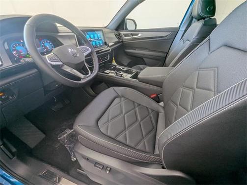 2025 Volkswagen Atlas Cross Sport 2.0T SE w/Technology