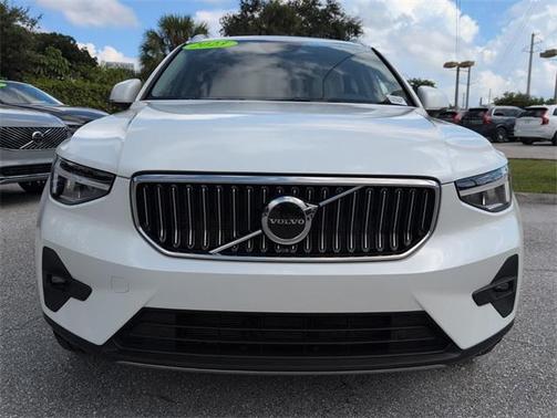 2023 Volvo XC40 B4 Plus Bright Theme