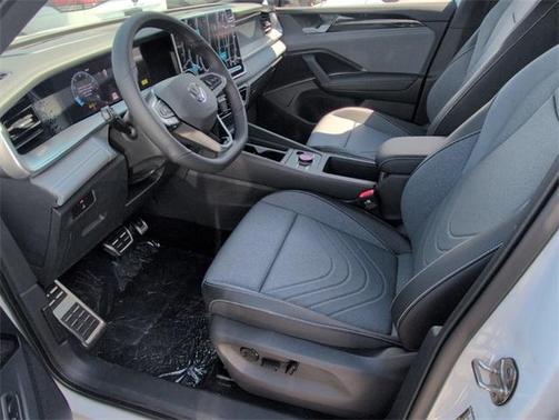 2025 Volkswagen Tiguan 2.0T SE R-Line Black