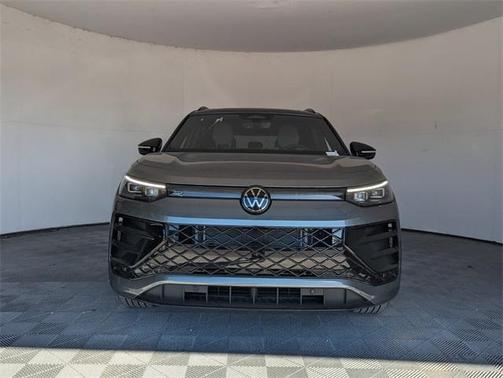 2025 Volkswagen Tiguan 2.0T SE R-Line Black