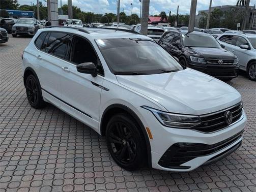 2024 Volkswagen Tiguan 2.0T SE R-Line Black