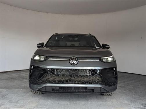 2025 Volkswagen Tiguan 2.0T SE R-Line Black