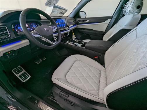 2025 Volkswagen Atlas Cross Sport 2.0T SEL Premium R-Line