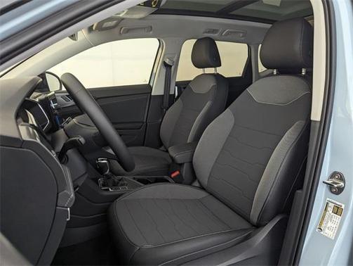 2026 Volkswagen Taos 1.5T SE Black