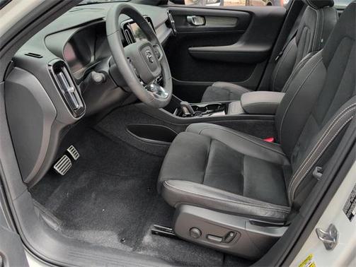 2022 Volvo XC40 Recharge Pure Electric P8 Twin Plus