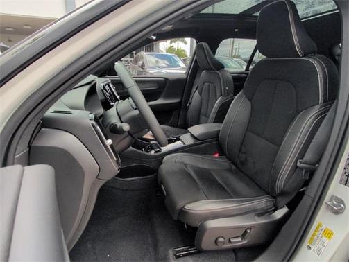 2022 Volvo XC40 Recharge Pure Electric P8 Twin Plus