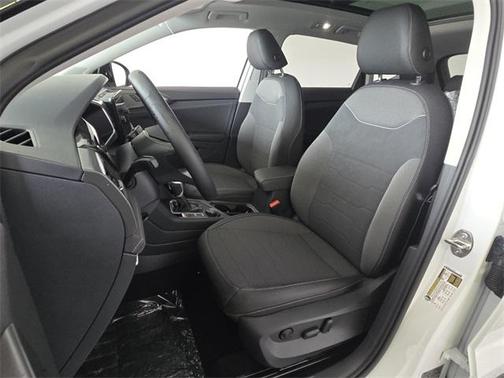 2025 Volkswagen Taos 1.5T SE Black