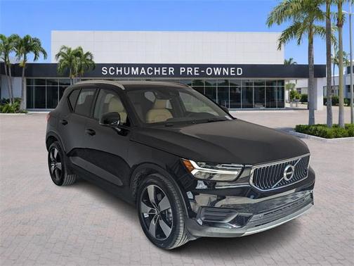 2019 Volvo XC40 T5 Momentum