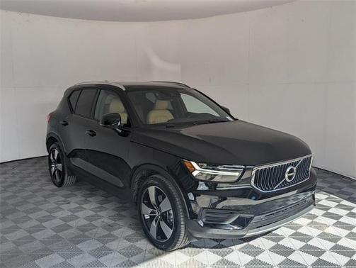 2019 Volvo XC40 T5 Momentum