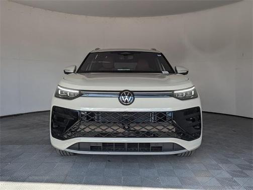 2026 Volkswagen Tiguan 2.0T SEL R-Line