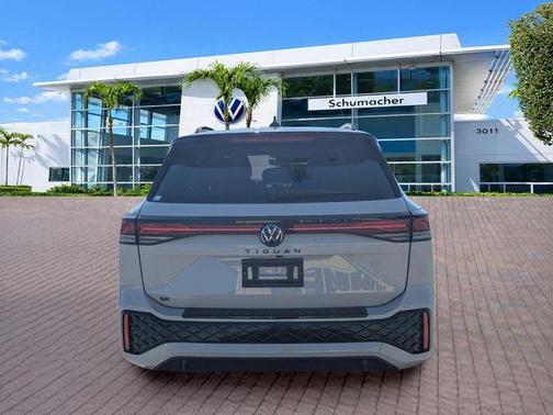 Sandstone 2026 Volkswagen Tiguan 2.0T SE R-Line Black
