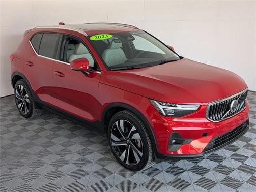 2023 Volvo XC40 B5 Ultimate Bright Theme