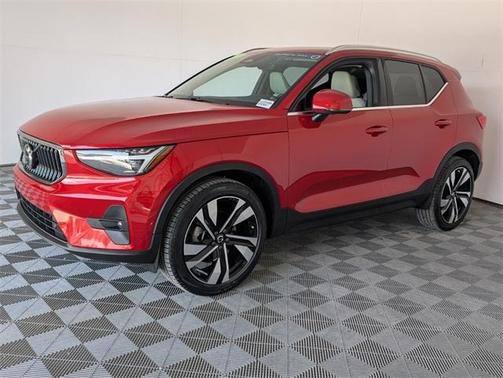 2023 Volvo XC40 B5 Ultimate Bright Theme