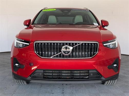 2023 Volvo XC40 B5 Ultimate Bright Theme