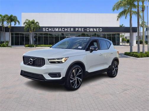2021 Volvo XC40 T4 R-Design