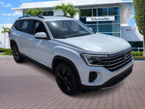 Opal White Pearl 2026 Volkswagen Atlas 2.0T SE w/Technology