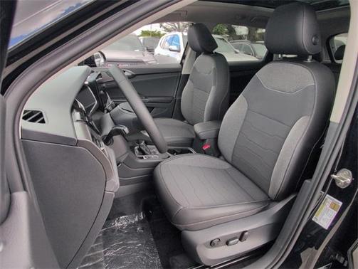 2025 Volkswagen Taos 1.5T SE Black