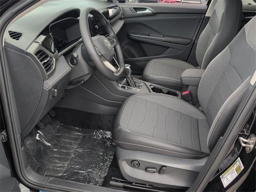 2025 Volkswagen Taos 1.5T SE Black