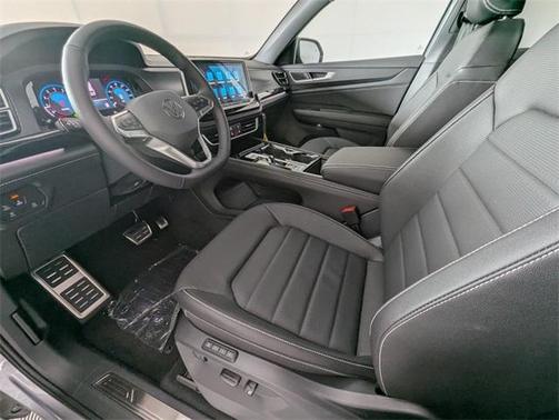 2025 Volkswagen Atlas Cross Sport 2.0T SEL R-Line Black