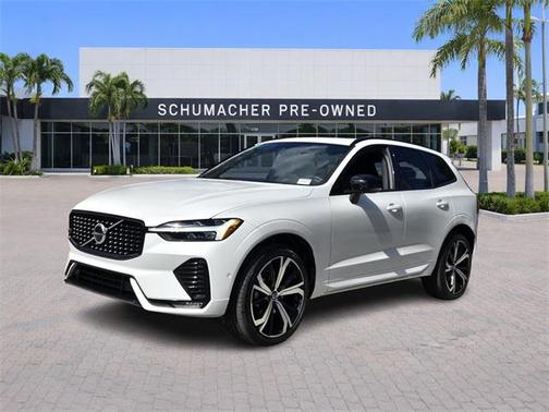 2022 Volvo XC60 B5 R-Design