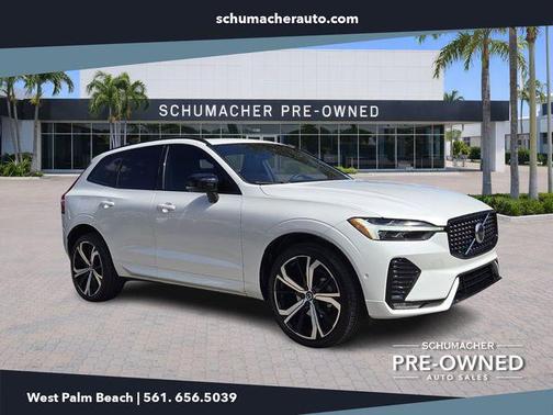 2022 Volvo XC60 B5 R-Design