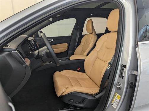 2023 Volvo XC60 B5 Ultimate Bright Theme