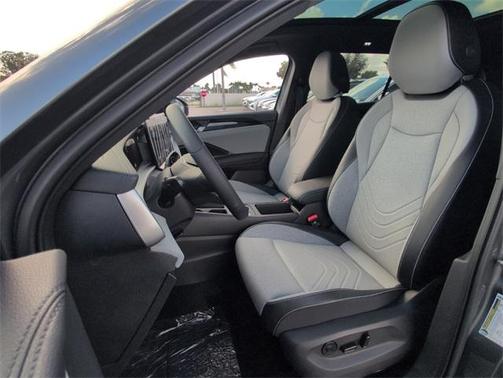 2025 Volkswagen Tiguan 2.0T SE R-Line Black