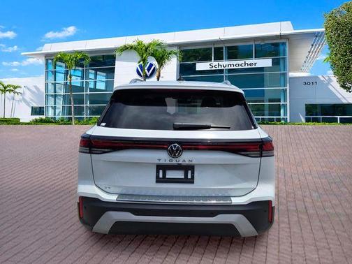 Pure White 2026 Volkswagen Tiguan 2.0T SE