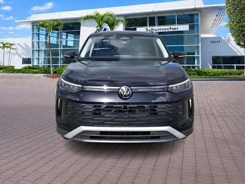 Deep Black Pearl Effect 2026 Volkswagen Tiguan 2.0T S